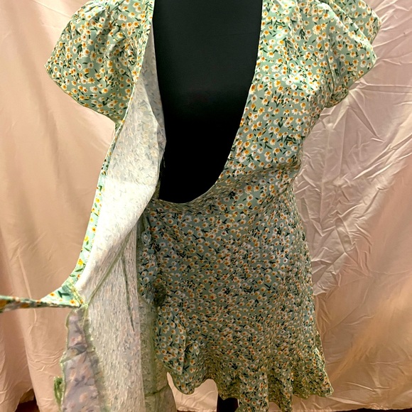 Spring Flowers Wrap Around Dress - Picture 5 of 8